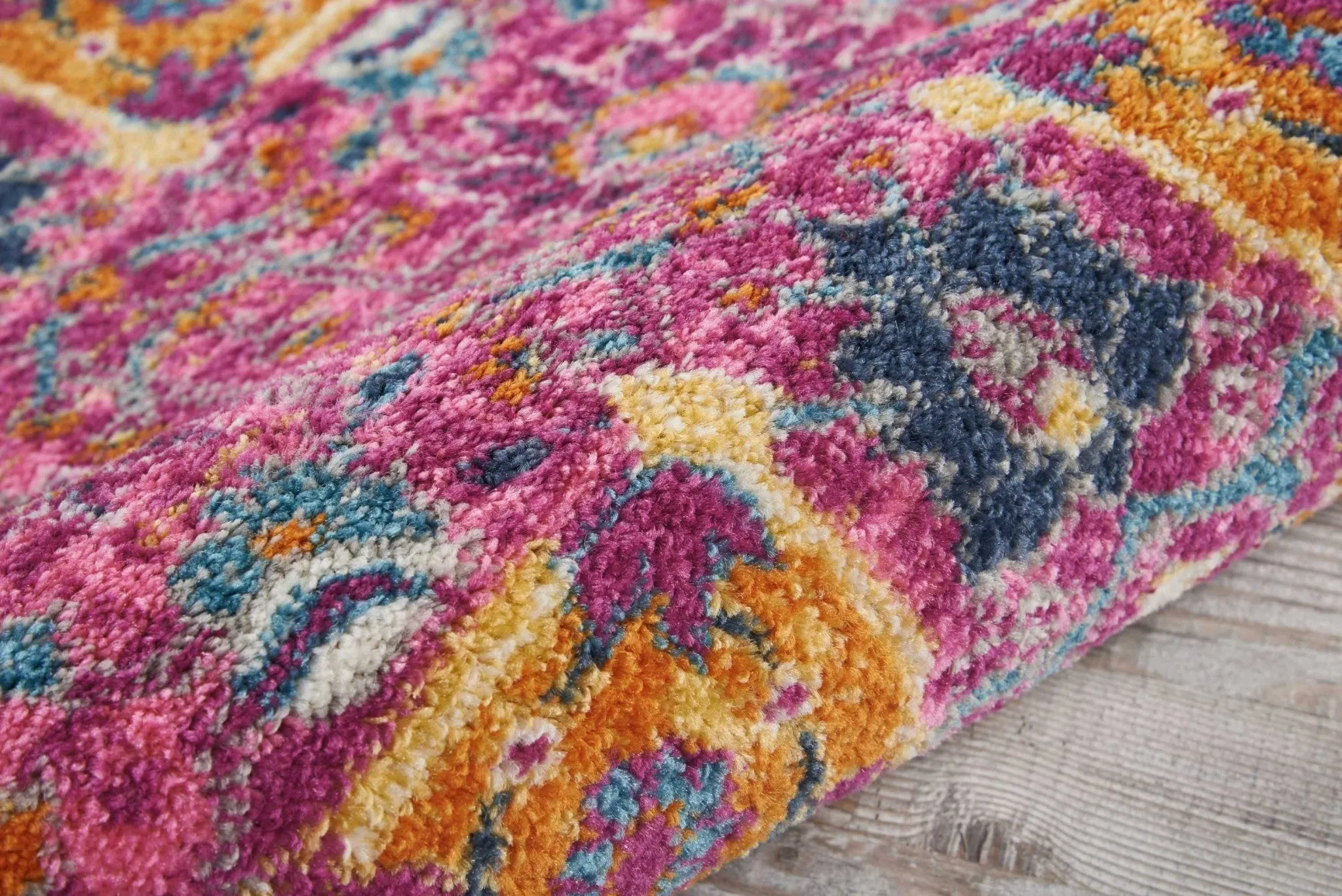 2’ x 3’ Fuchsia and Orange Distressed Scatter Rug