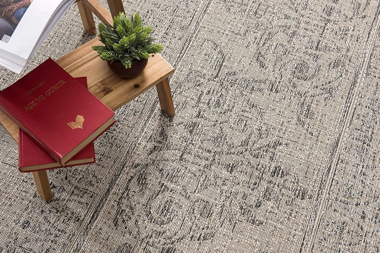 5’ x 8’ Ivory Distressed Scroll Pattern Area Rug
