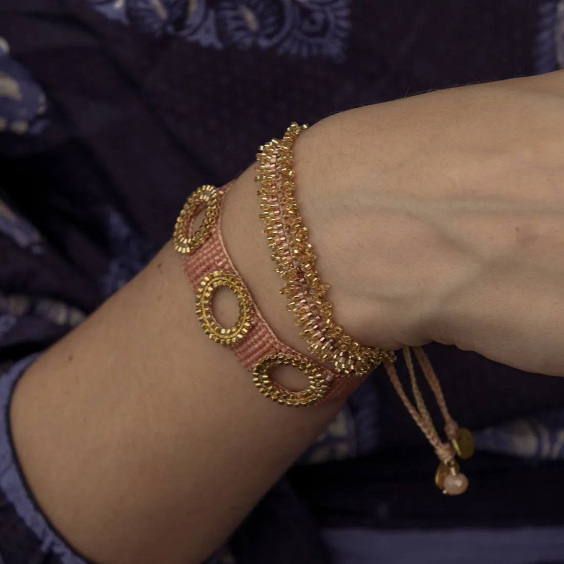Adjustable beaded bracelet-fringe style