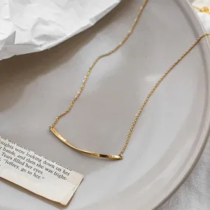 Arc Pendant Necklace