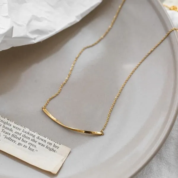 Arc Pendant Necklace