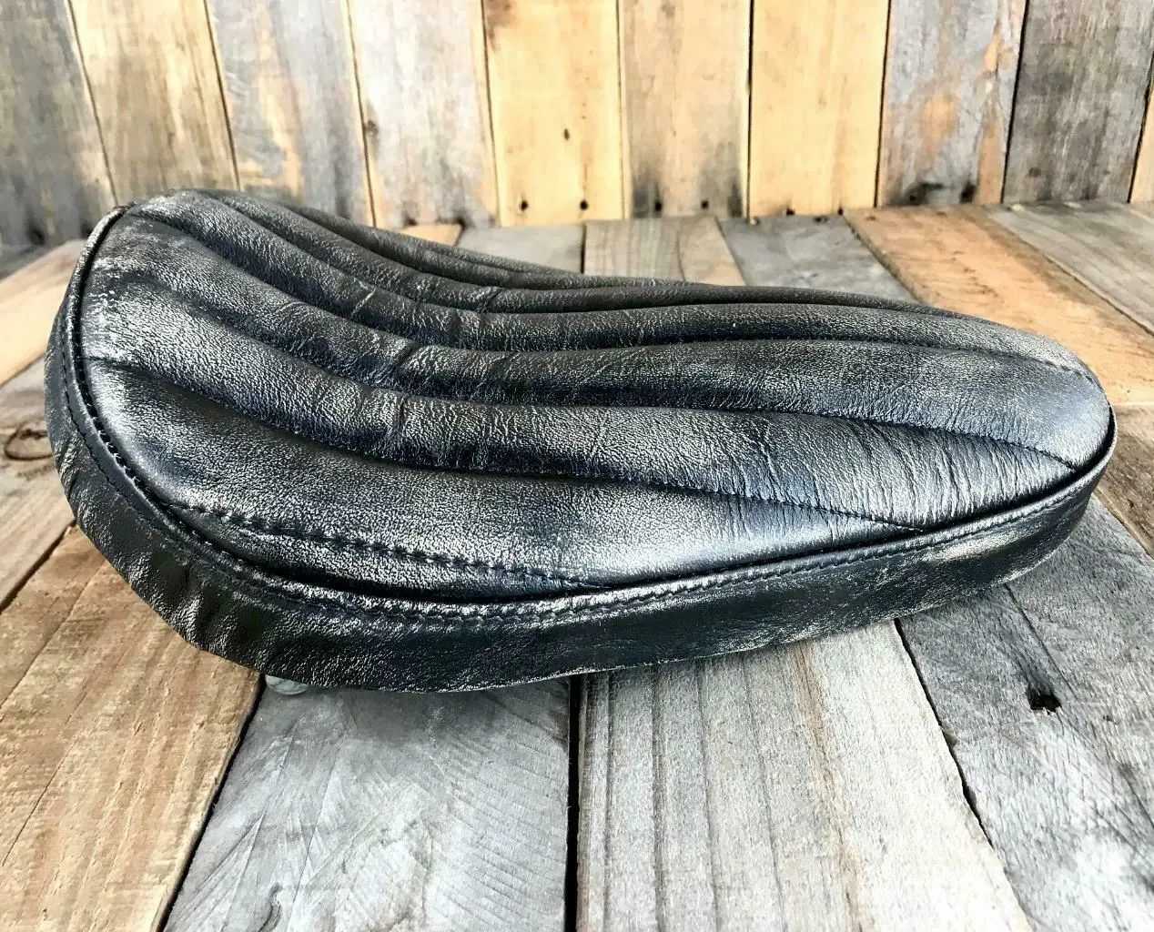Black Dist Tuck Roll Spring Seat P-Pad Chopper Harley bobber Bates Style