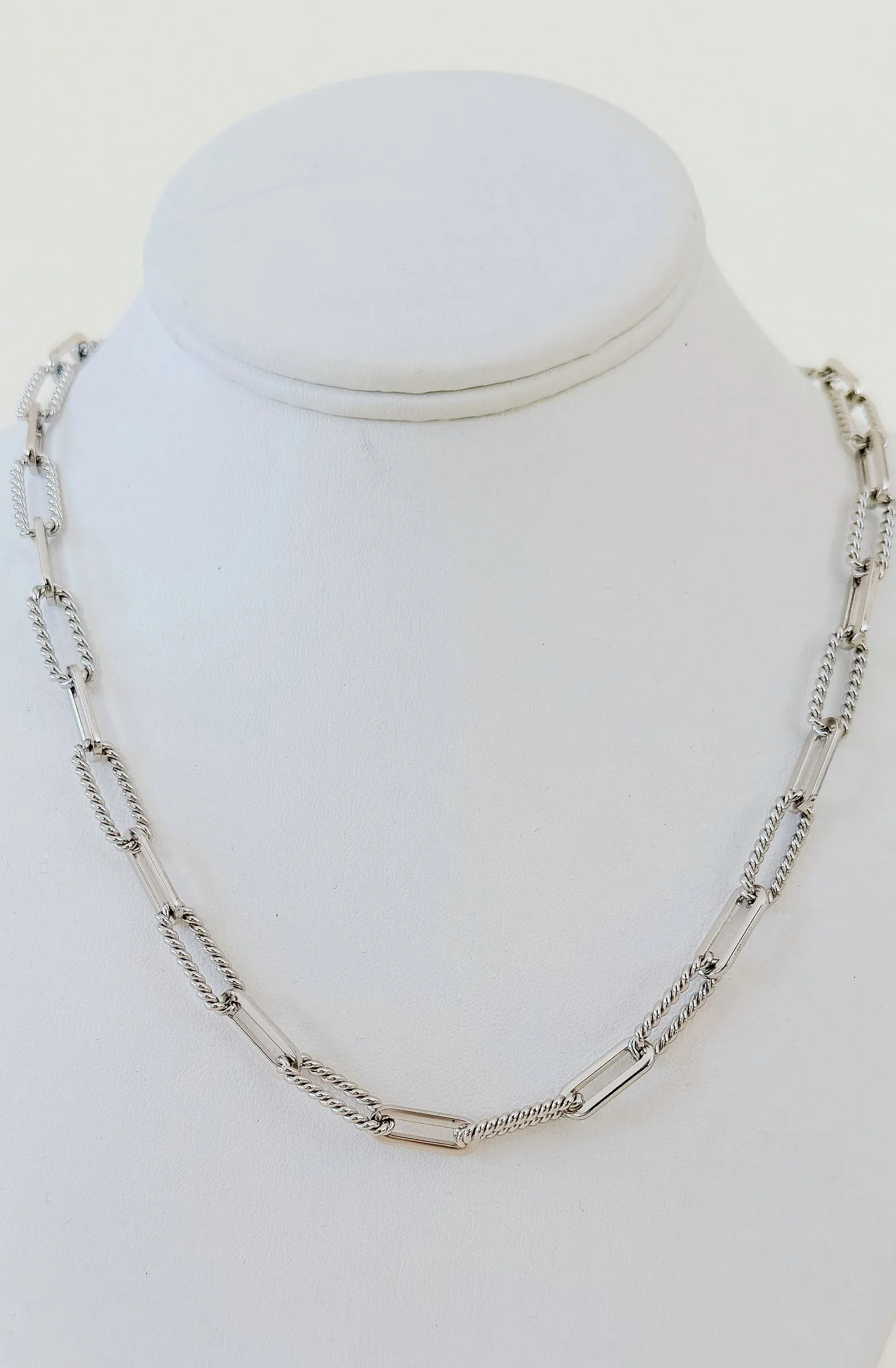 BRENDA GRANDS SILVER TWISTED LINK NECKLACE