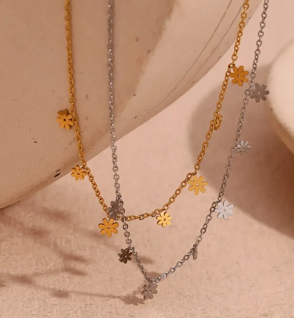 Dainty Daisy Charm Chain Necklace