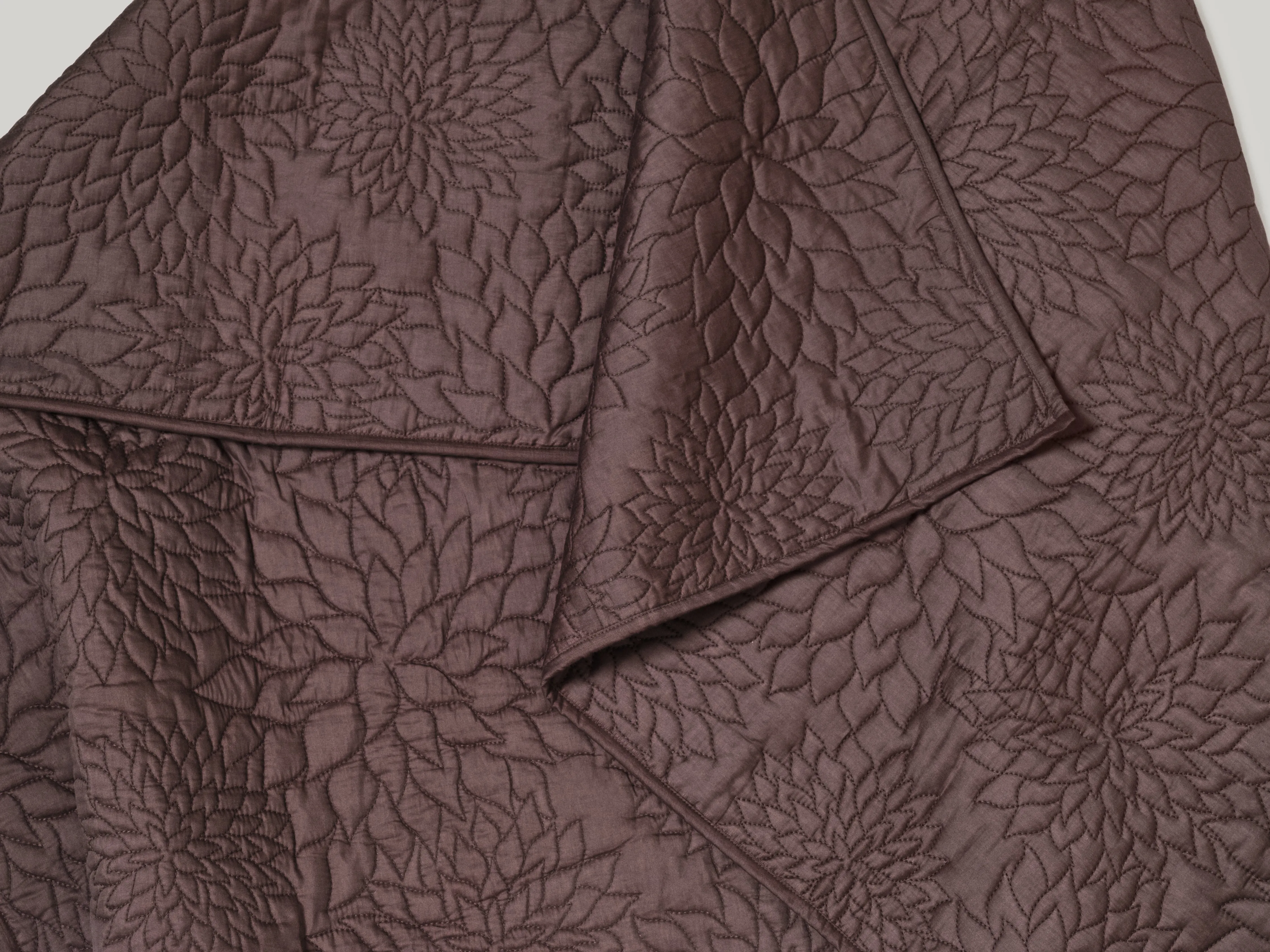 Dhara Tuberous Throw