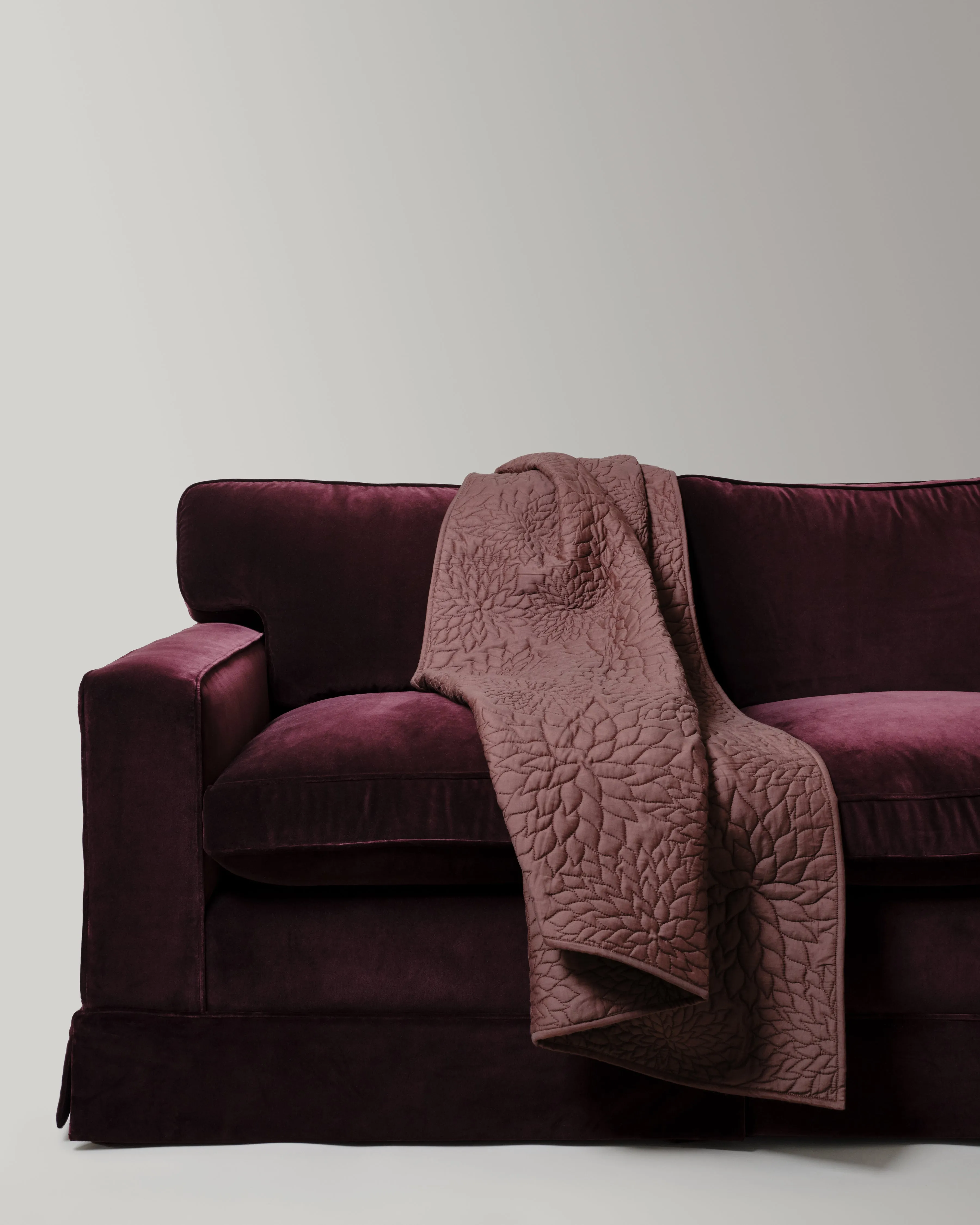 Dhara Tuberous Throw