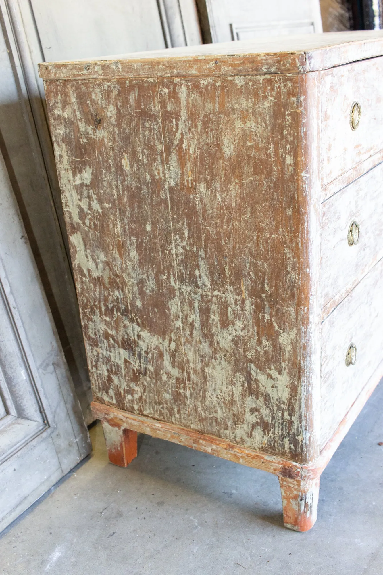 Early 18th Century Gustavian Chest of Drawers with Chalked Finish