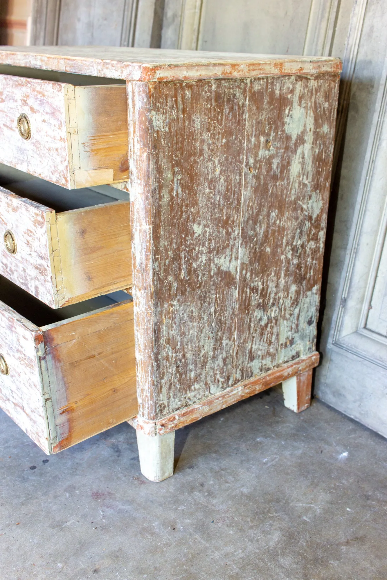 Early 18th Century Gustavian Chest of Drawers with Chalked Finish