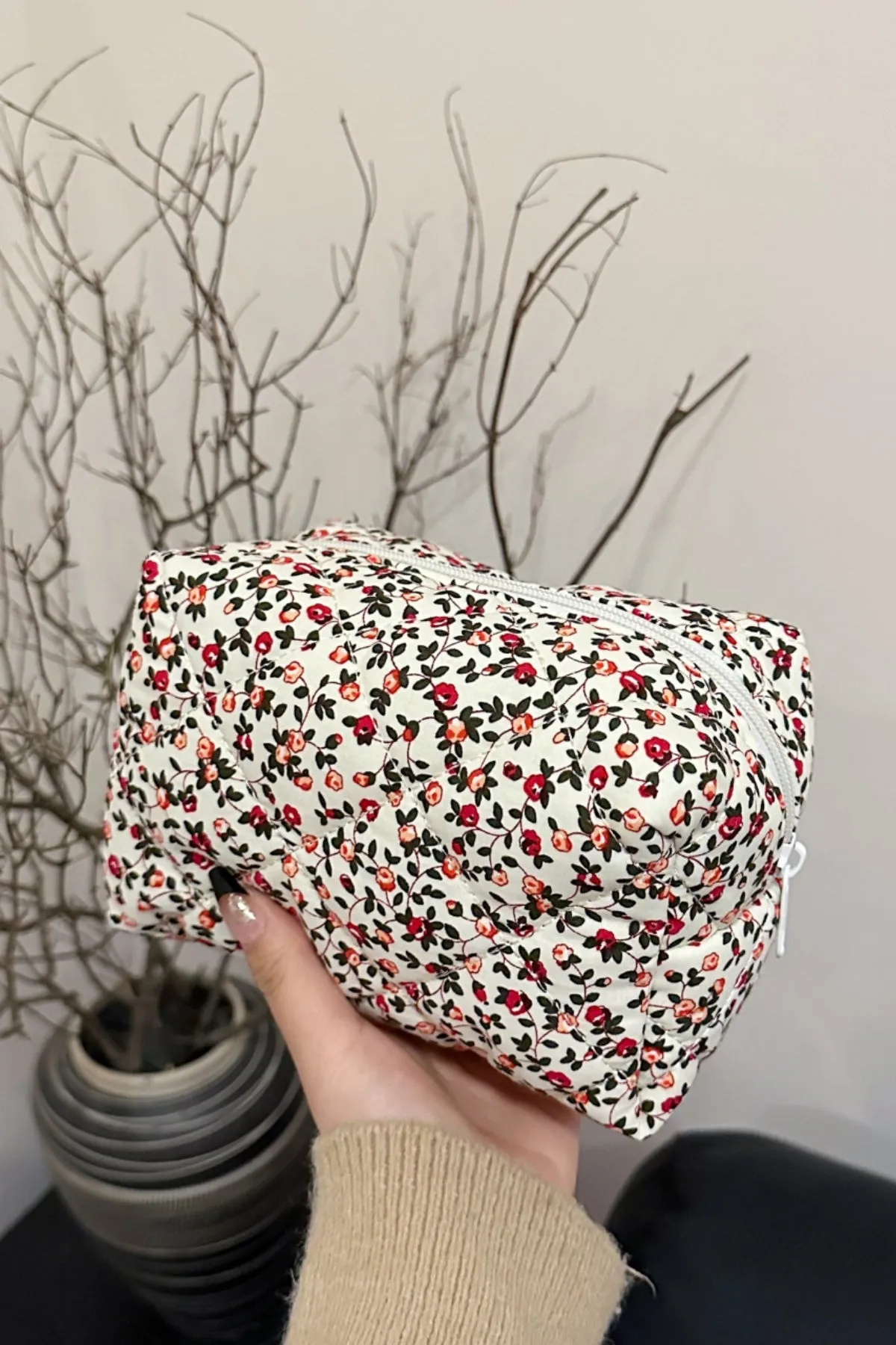 Elegant Floral Quilted Clutch with Plaid Lining