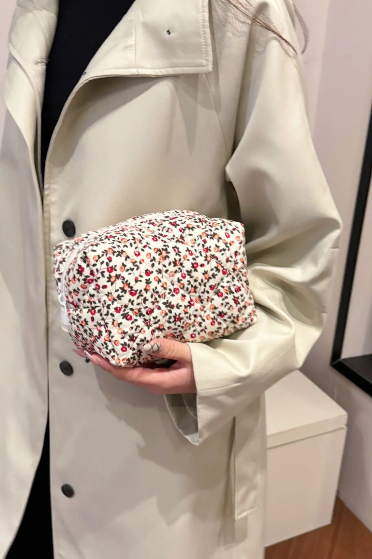 Elegant Floral Quilted Clutch with Plaid Lining