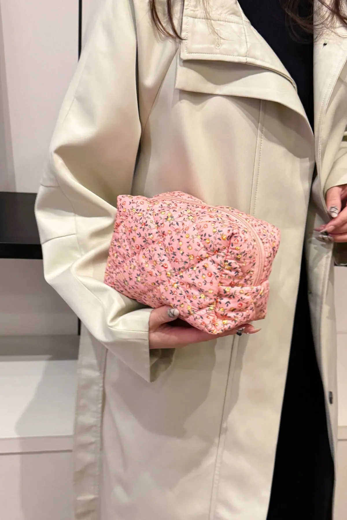 Elegant Floral Quilted Clutch with Plaid Lining