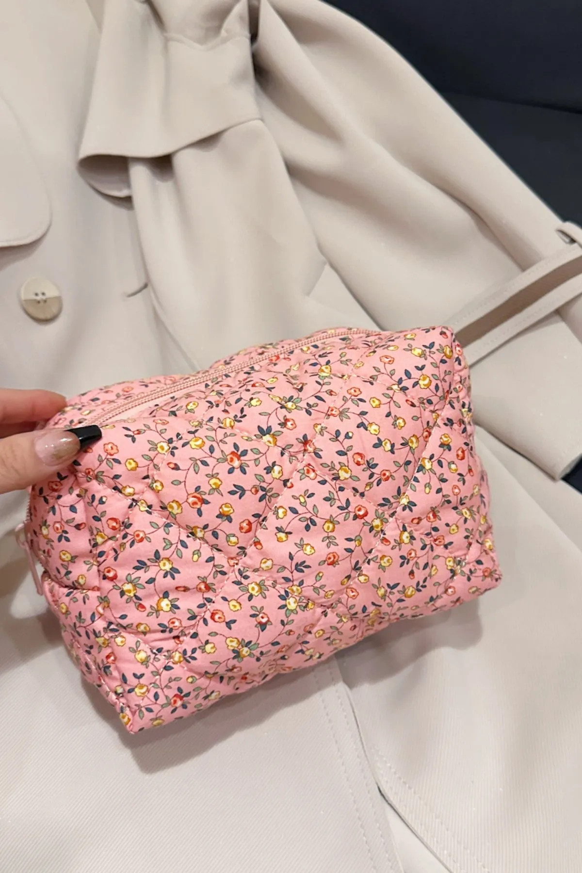 Elegant Floral Quilted Clutch with Plaid Lining