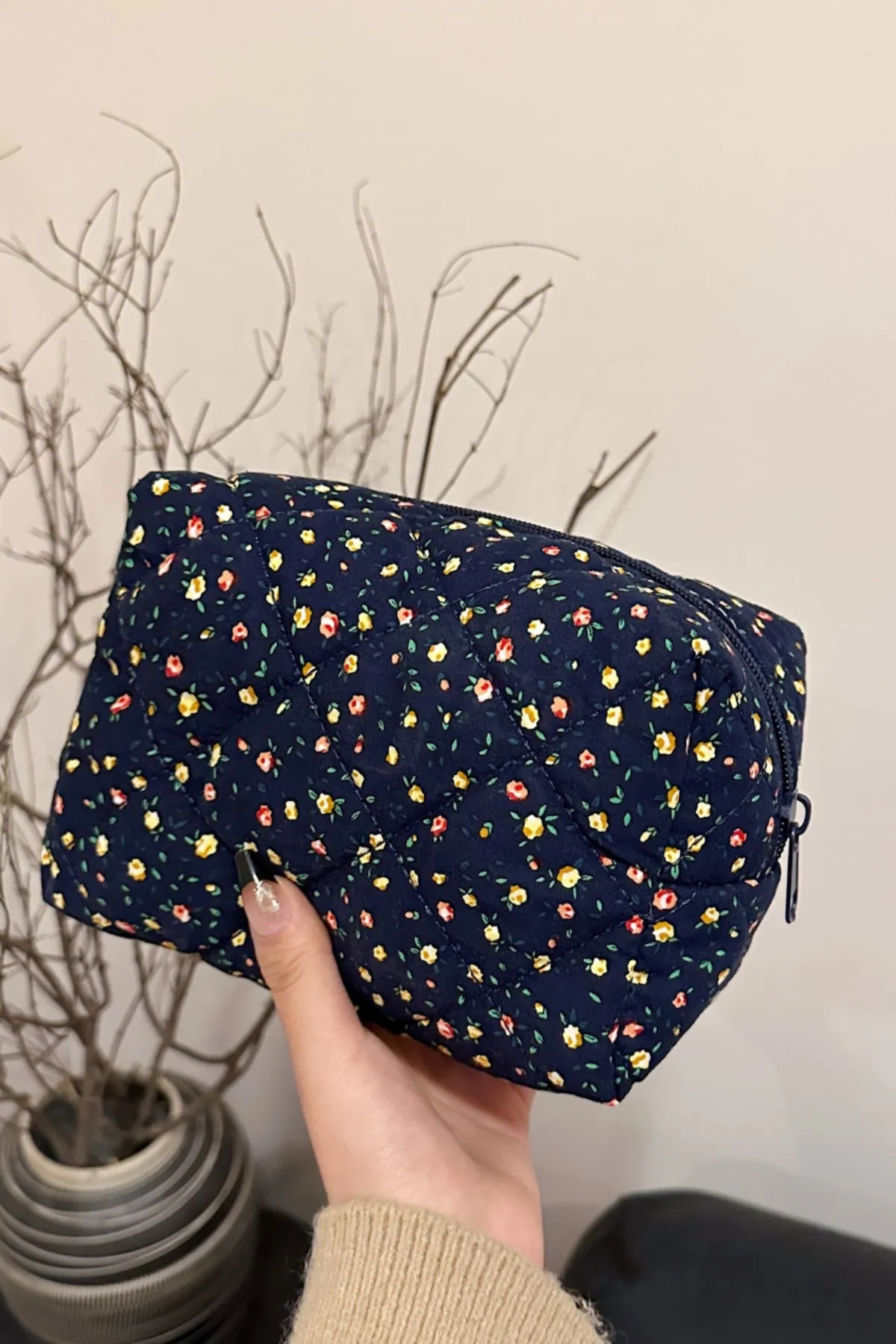 Elegant Floral Quilted Clutch with Plaid Lining