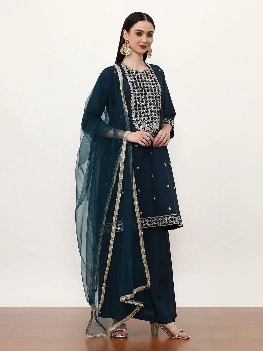 Embroidered Silk Blend Ethnic Motifs Kurta Sets With Net Dupatta