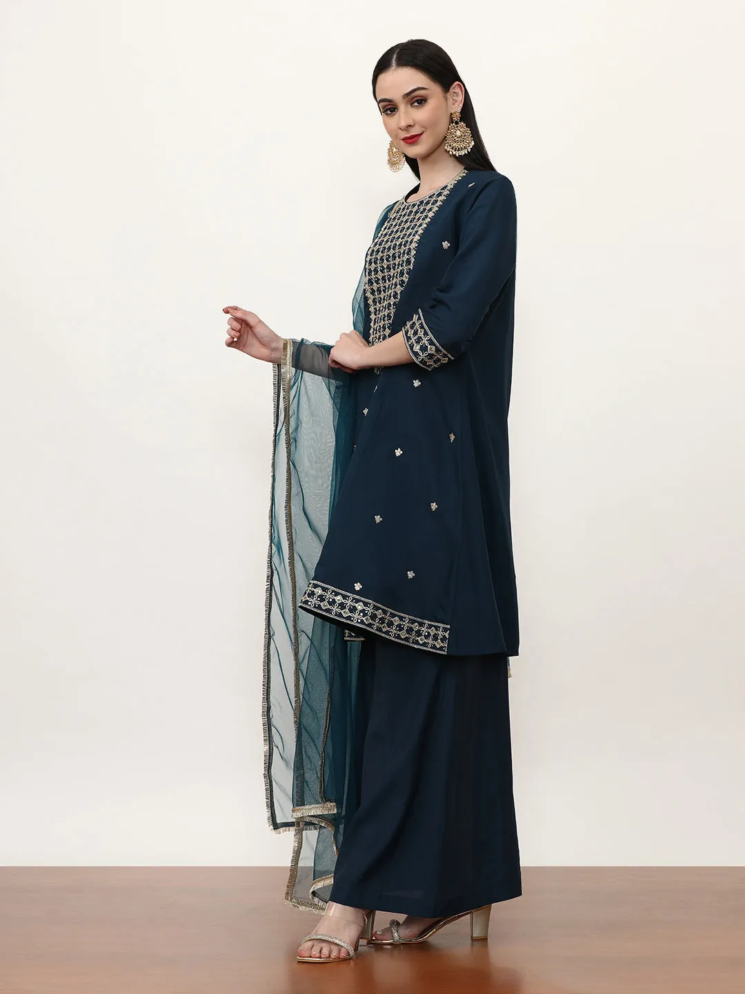 Embroidered Silk Blend Ethnic Motifs Kurta Sets With Net Dupatta