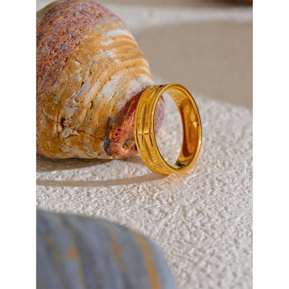 Fiora Carved 18k Gold Band Ring