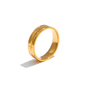 Fiora Carved 18k Gold Band Ring