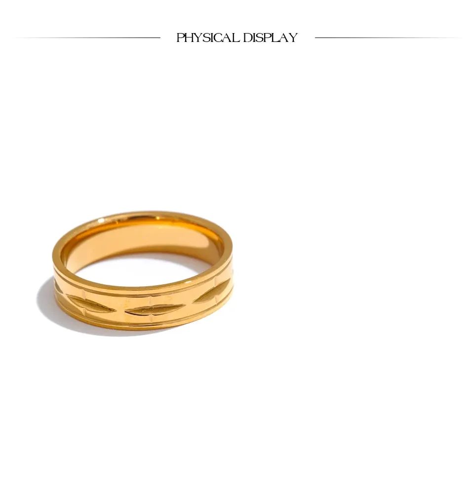 Fiora Carved 18k Gold Band Ring