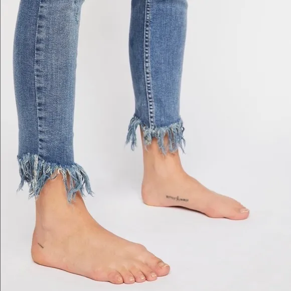 Free People High Rise Great Heights Frayed Bottom Hem Skinny Jeans Size 28