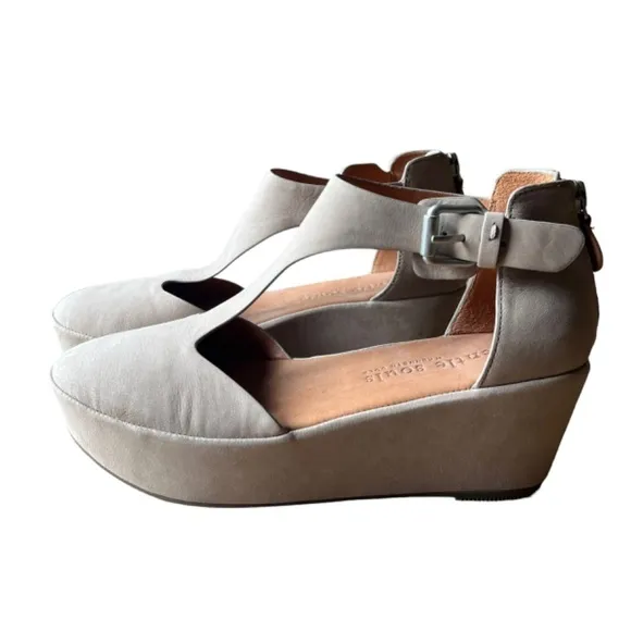 Gentle Souls Kenneth Cole Nydia Platform Wedge with T-Strap Sandal Size 7 Suede