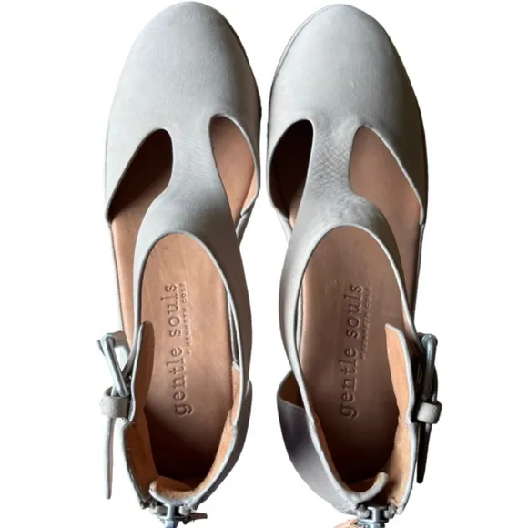 Gentle Souls Kenneth Cole Nydia Platform Wedge with T-Strap Sandal Size 7 Suede