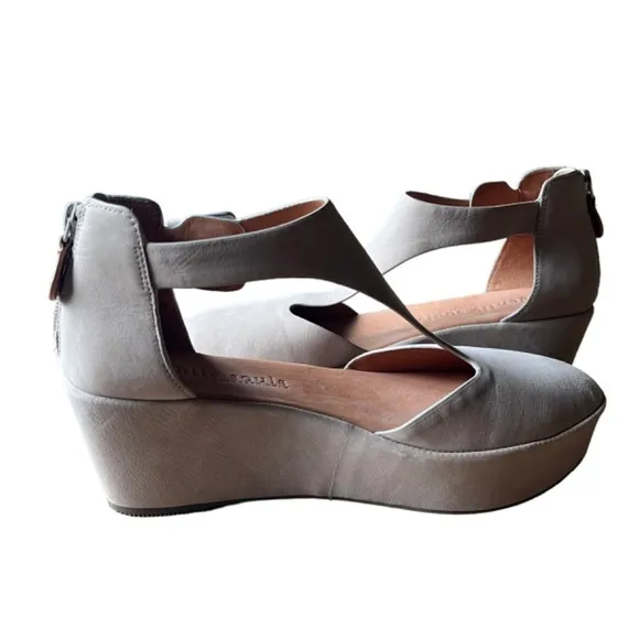 Gentle Souls Kenneth Cole Nydia Platform Wedge with T-Strap Sandal Size 7 Suede
