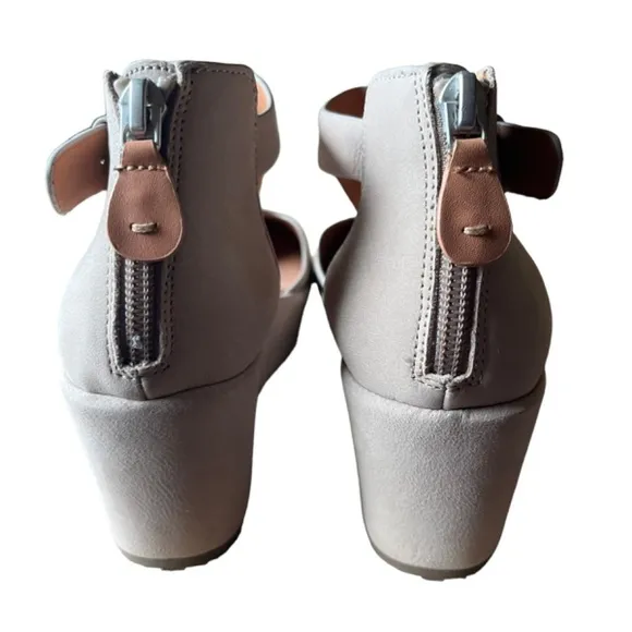 Gentle Souls Kenneth Cole Nydia Platform Wedge with T-Strap Sandal Size 7 Suede