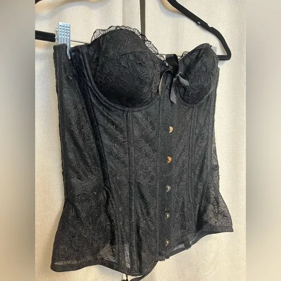 Gothic Retro Lace Structured Underwire Corset Like New by Savage x Fenty