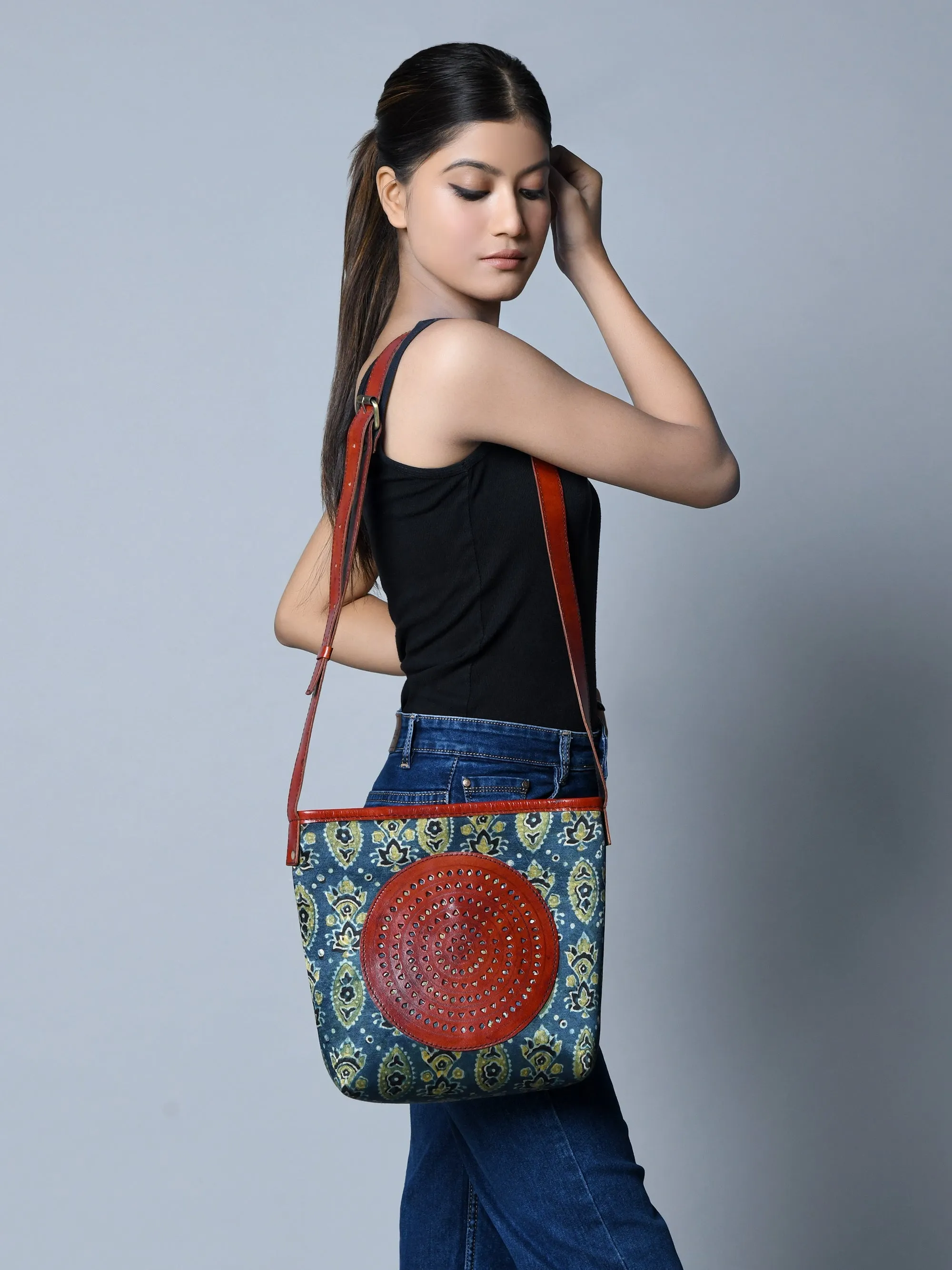 Heritage Tote Ajrakh 7月24日 support Mega discount Leather Bag