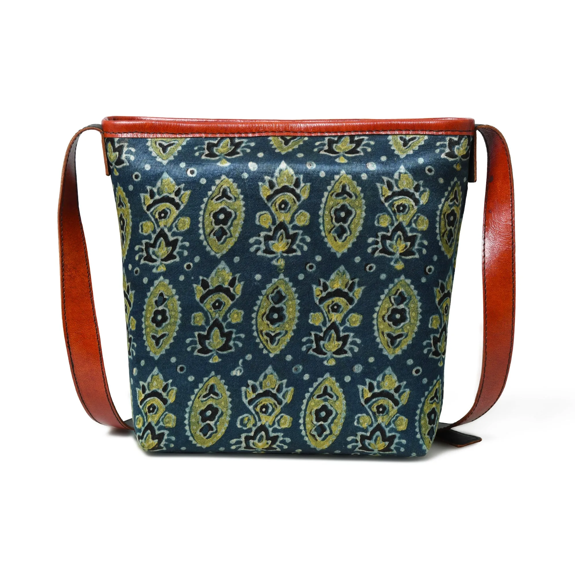 Heritage Tote Ajrakh 7月24日 support Mega discount Leather Bag