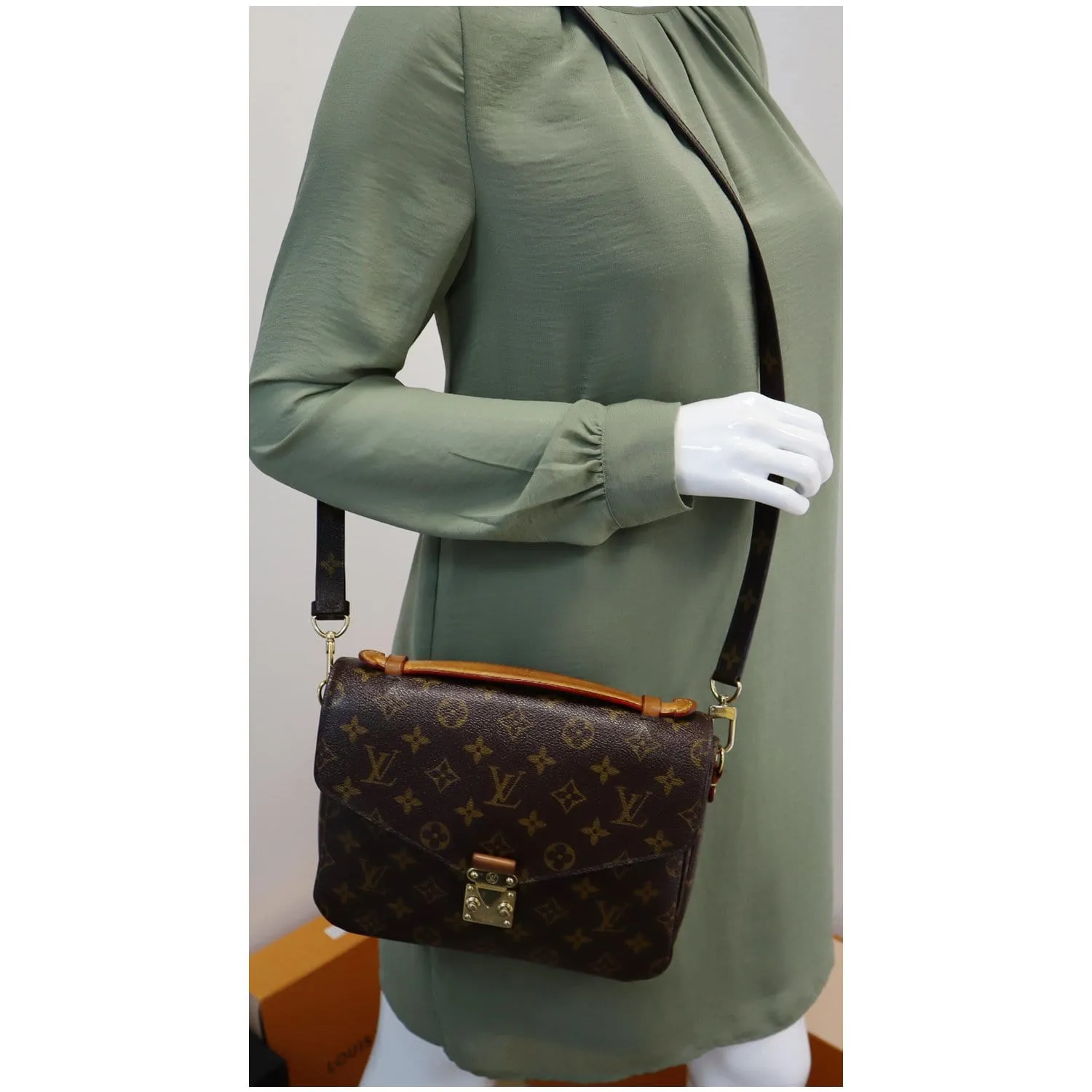 LOUIS VUITTON Metis Pochette Monogram Canvas Crossbody Bag Brown
