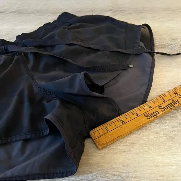 LULULEMON Hotty Hot ShortSavasana Camo Black Drawstring Pocket 4 Mesh Elastic