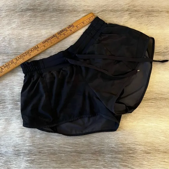 LULULEMON Hotty Hot ShortSavasana Camo Black Drawstring Pocket 4 Mesh Elastic