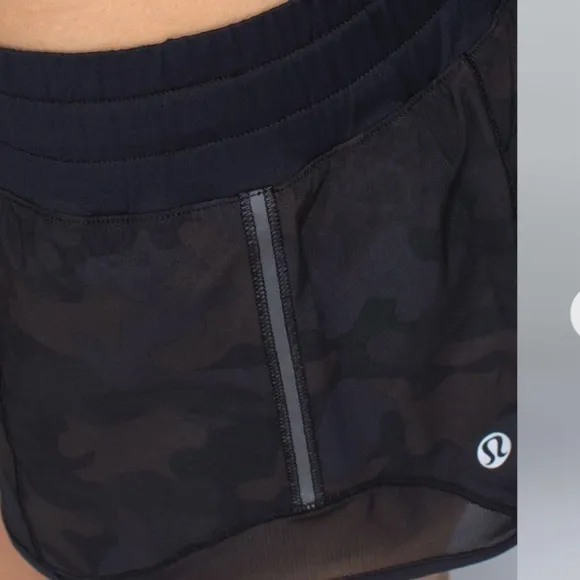 LULULEMON Hotty Hot ShortSavasana Camo Black Drawstring Pocket 4 Mesh Elastic