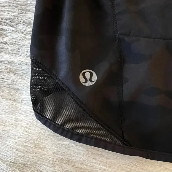LULULEMON Hotty Hot ShortSavasana Camo Black Drawstring Pocket 4 Mesh Elastic