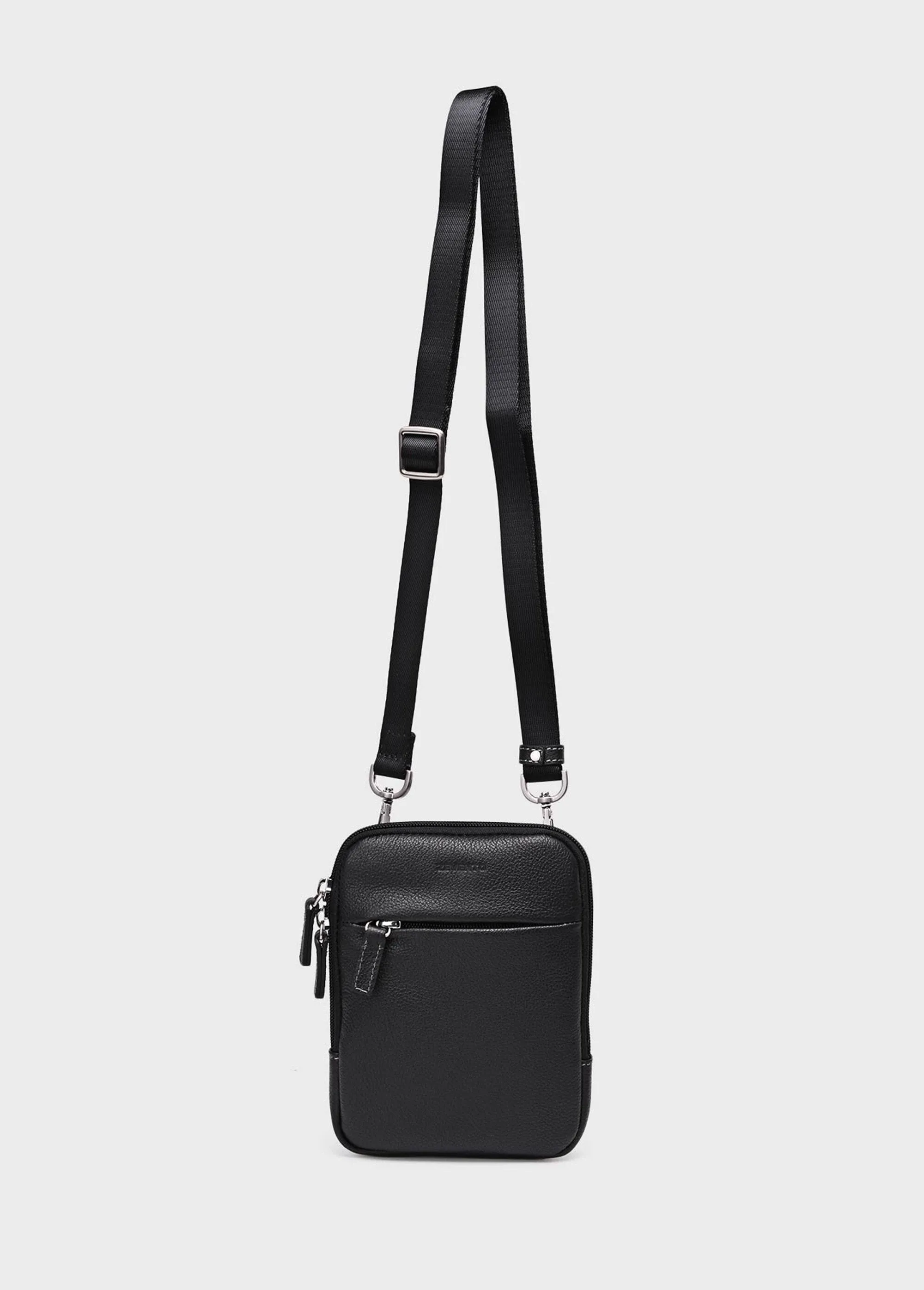 Men's zipped leather bag