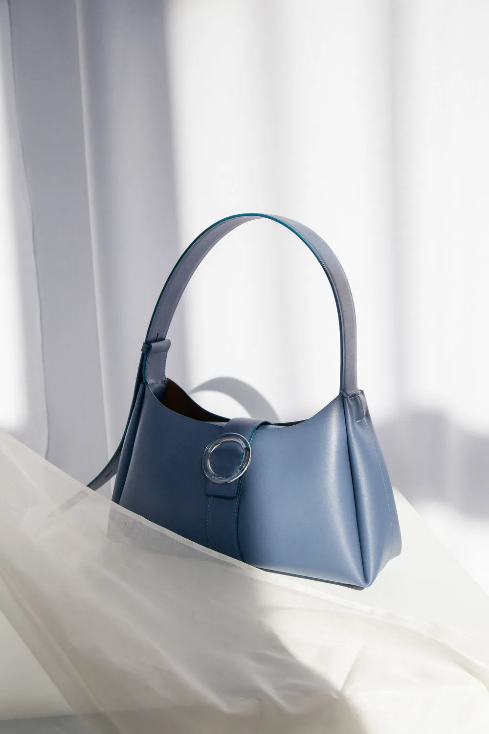 Nº47 Lucite Buckle Shoulder - Bleu