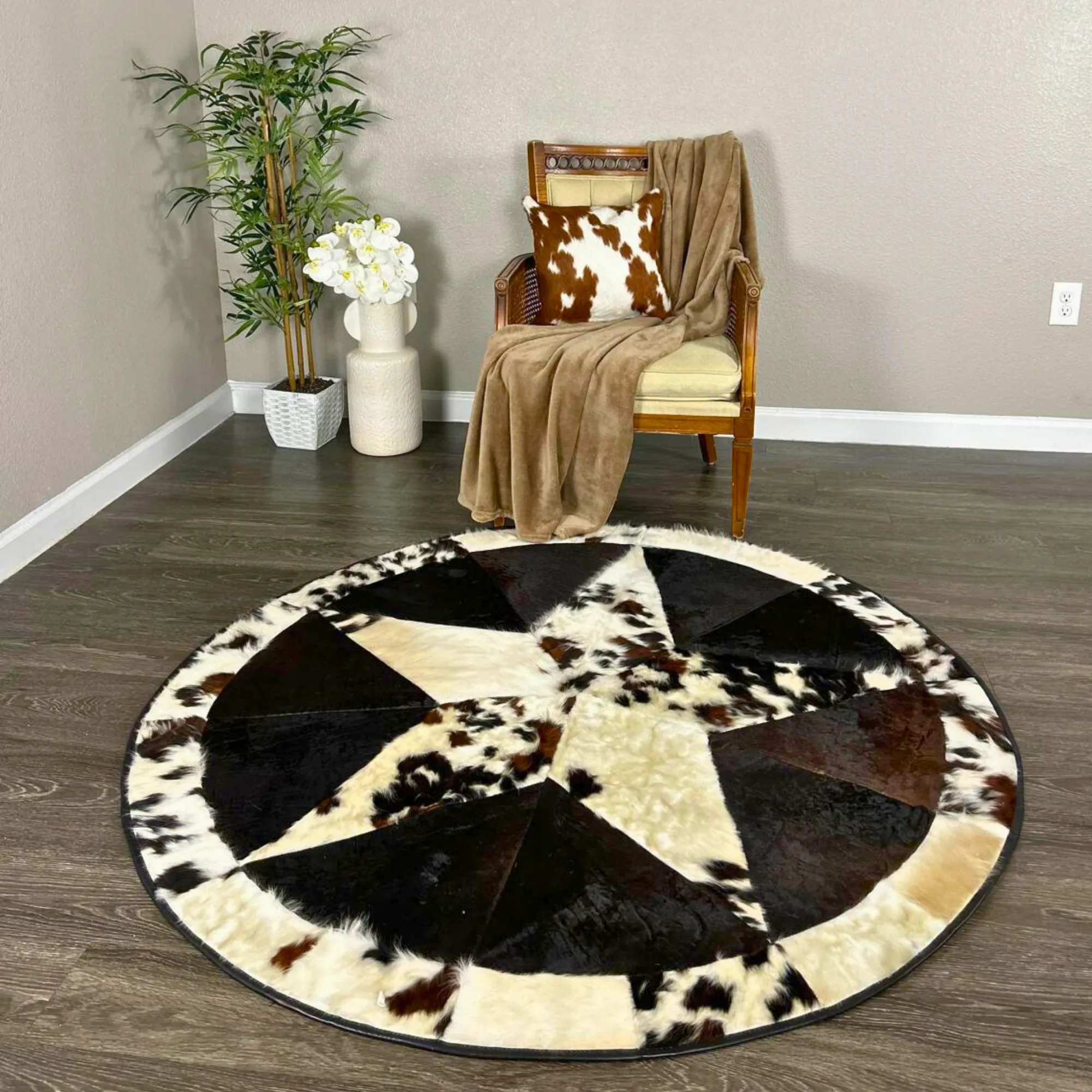 Round Patchwork Star Cowhide Rug - Size 60 Inches