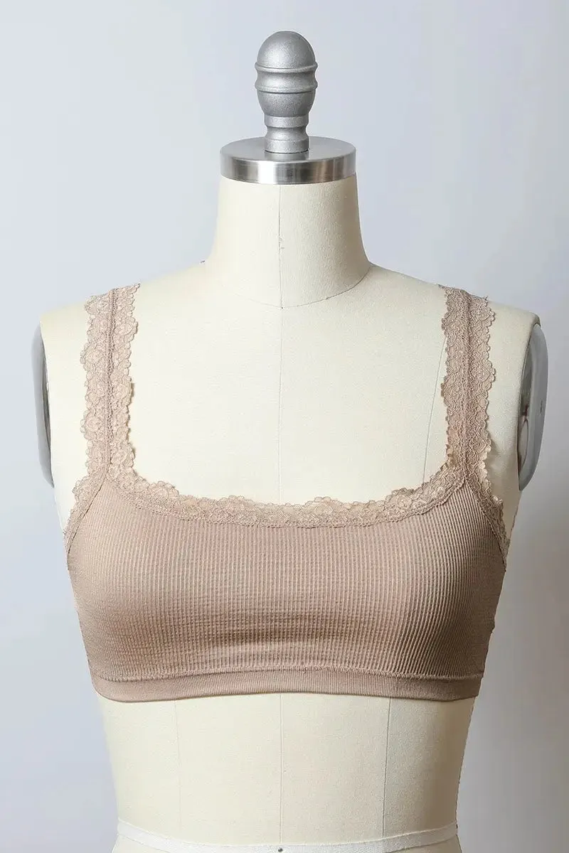 SEAMLESS LACE STRAP BRALETTE