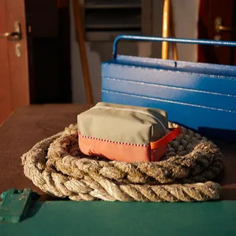 TOILETRY BAG - SHARK GREY & CORAL PINK